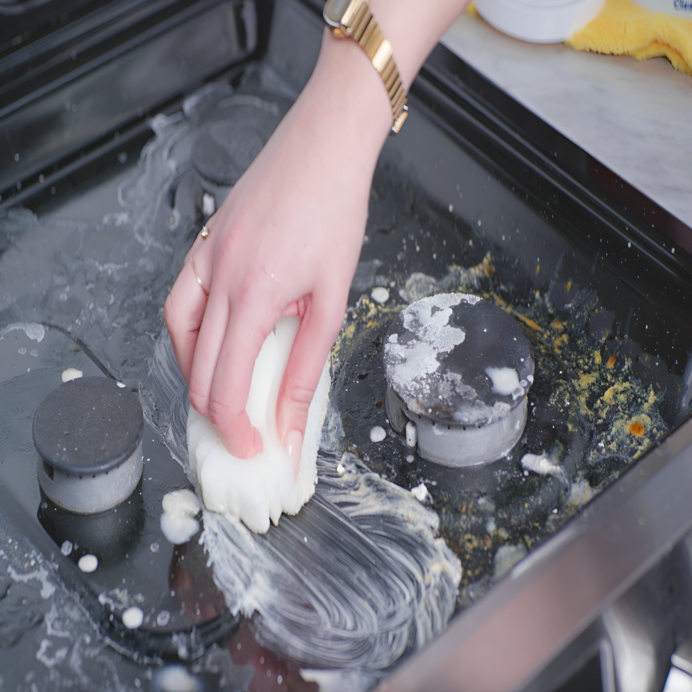 Stovetop &amp; Cooktop Cleanser with Scrub Mommy Non-Scratch Cleaning Sponge
