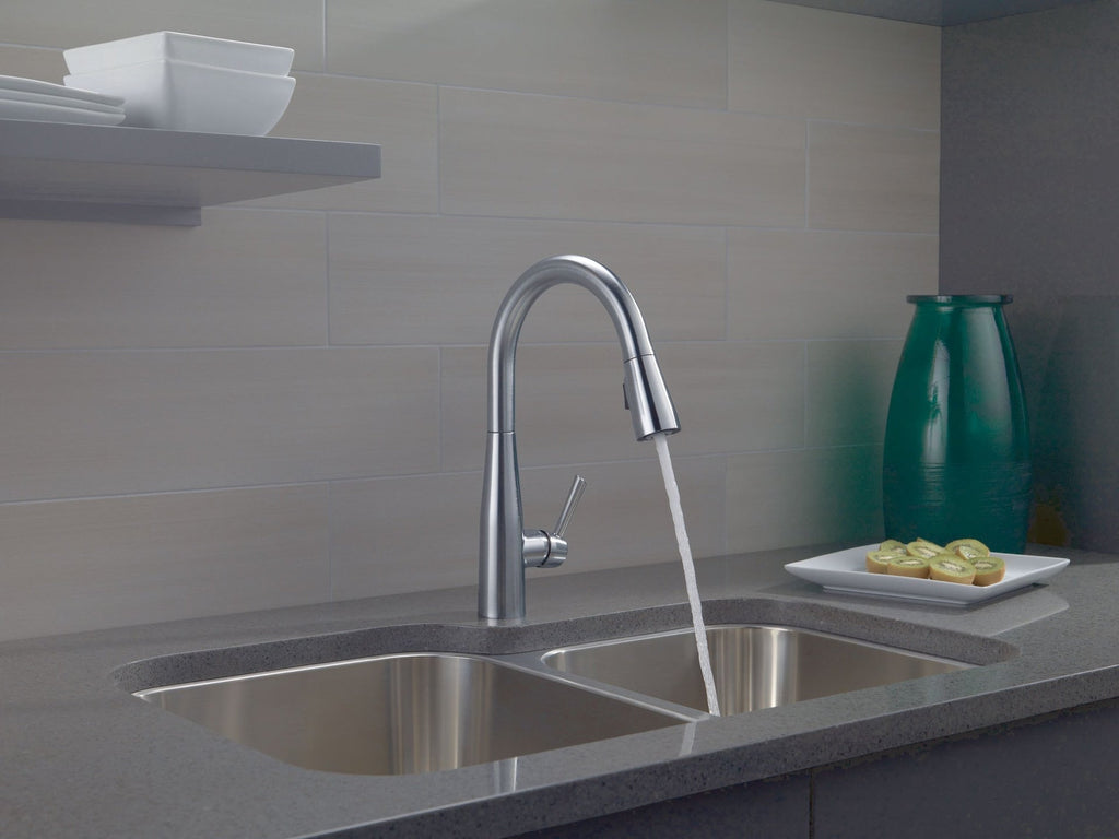 Delta 1-Handle Pull-Down Kitchen Faucet Arctic, Stainless