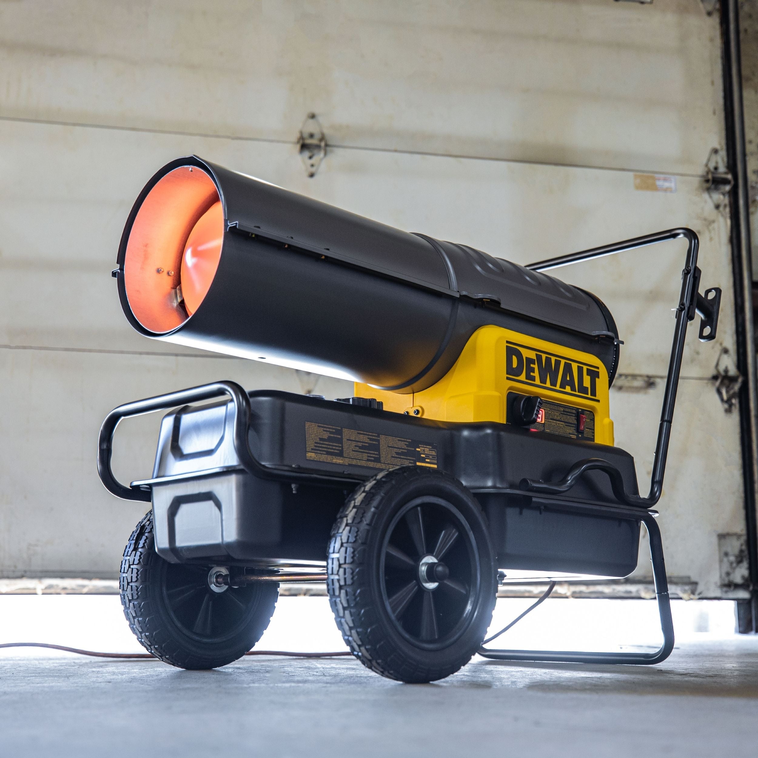 DEWALT 140K BTU Forced Air Kerosene Heater