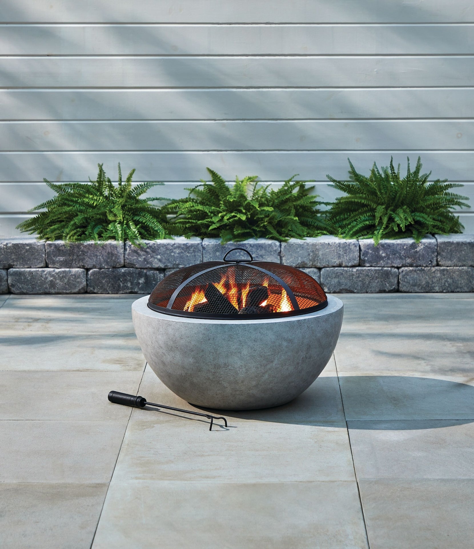 For Living Outdoor Round Steel Wood Burning Firepit with Spark Screen, 24-in
