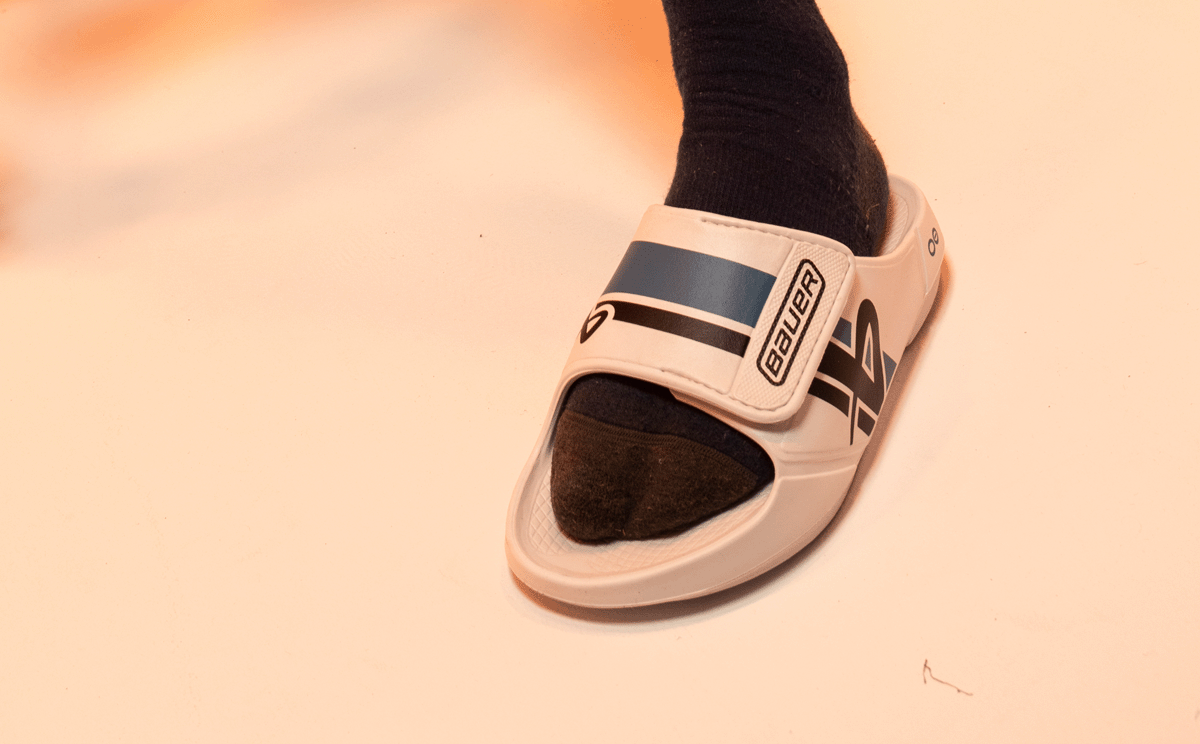 BAUER/OOFOS Men’s OOahh Sport Flex Sandal ?C White